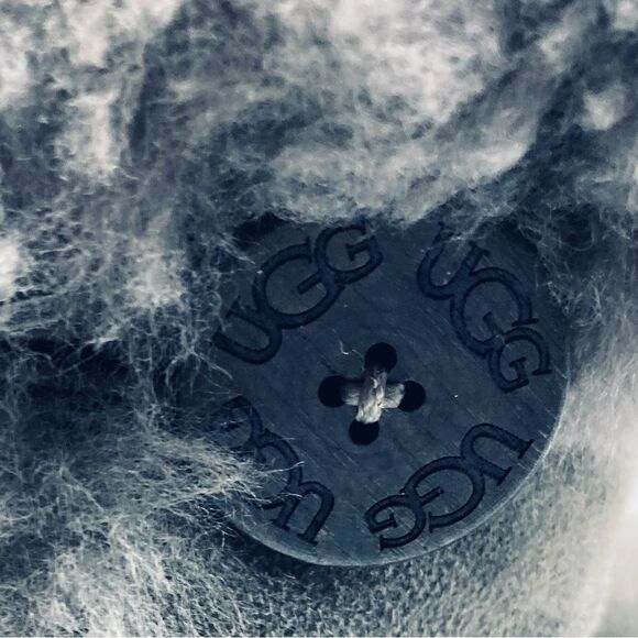 UGG Australia Women’s Bailey Button Leather/Sheepskin Boots 6 - Picture 4 of 12